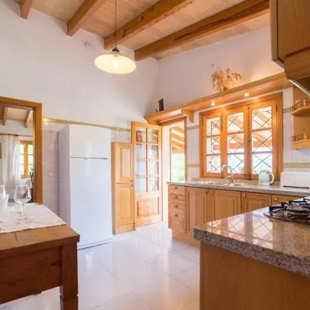Sleeps 5 With Pool Air Con And Wifi * Pollenca